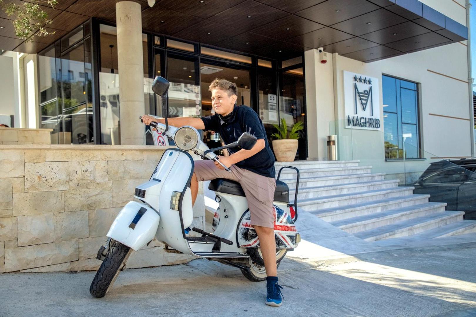 Maghrib Hotel Ulcinj Bagian luar foto