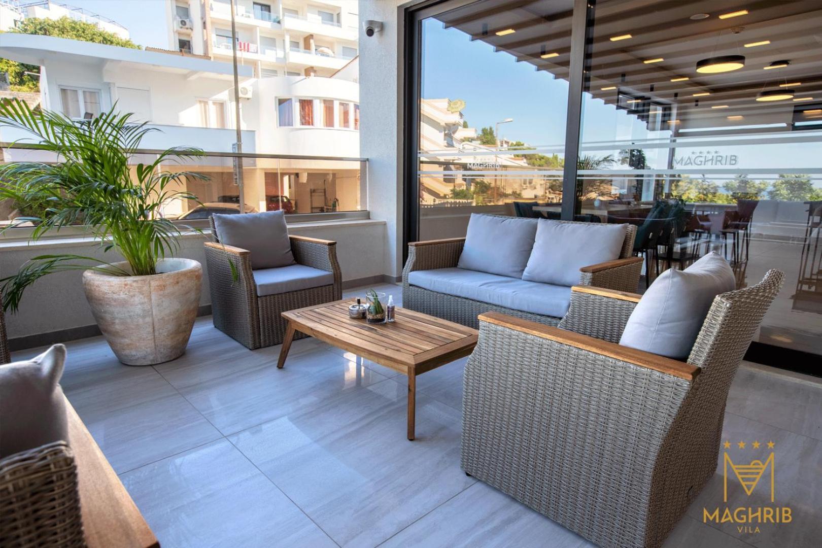 Maghrib Hotel Ulcinj Bagian luar foto