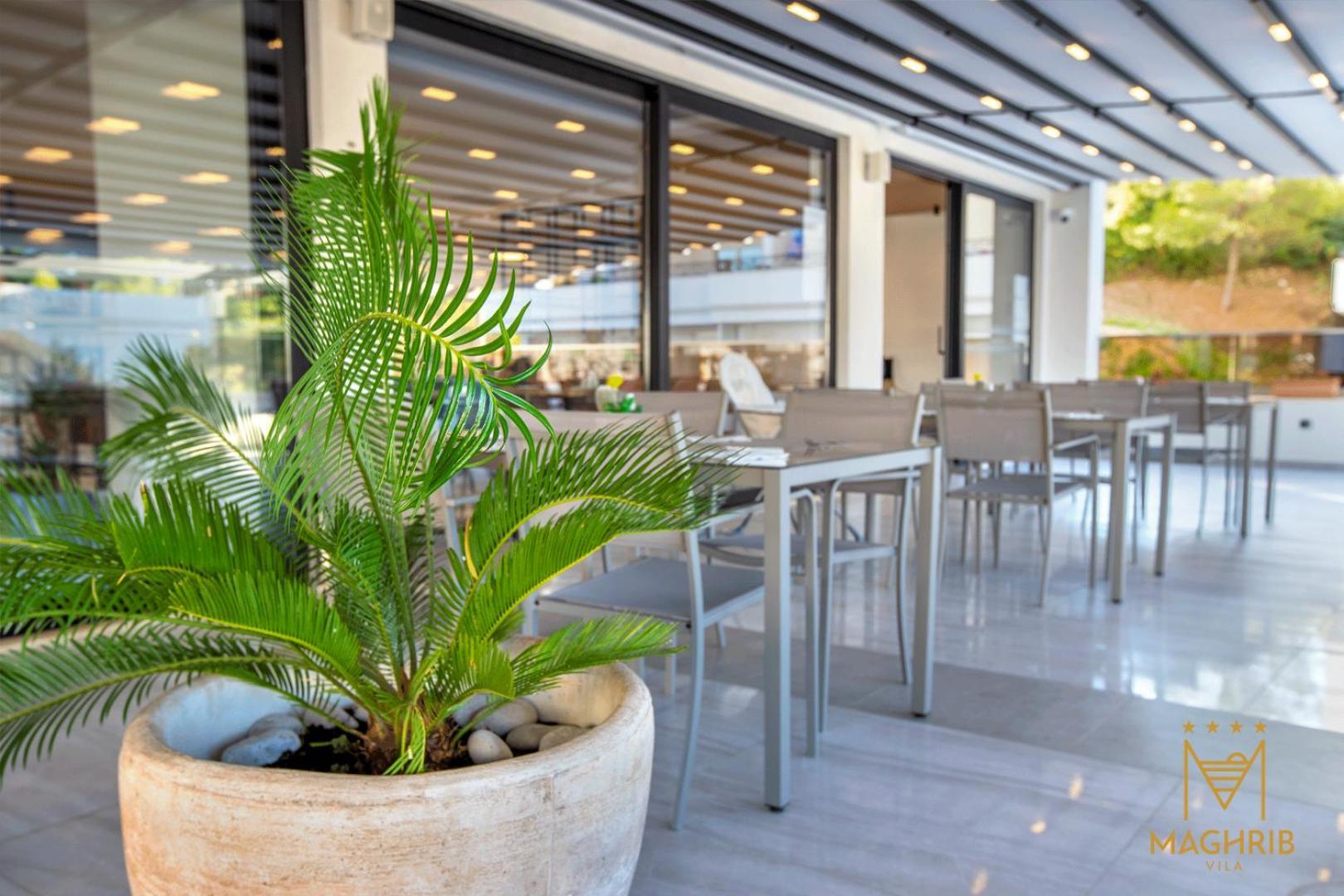 Maghrib Hotel Ulcinj Bagian luar foto
