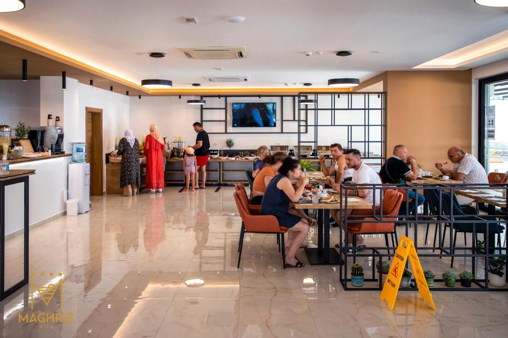 Maghrib Hotel Ulcinj Bagian luar foto