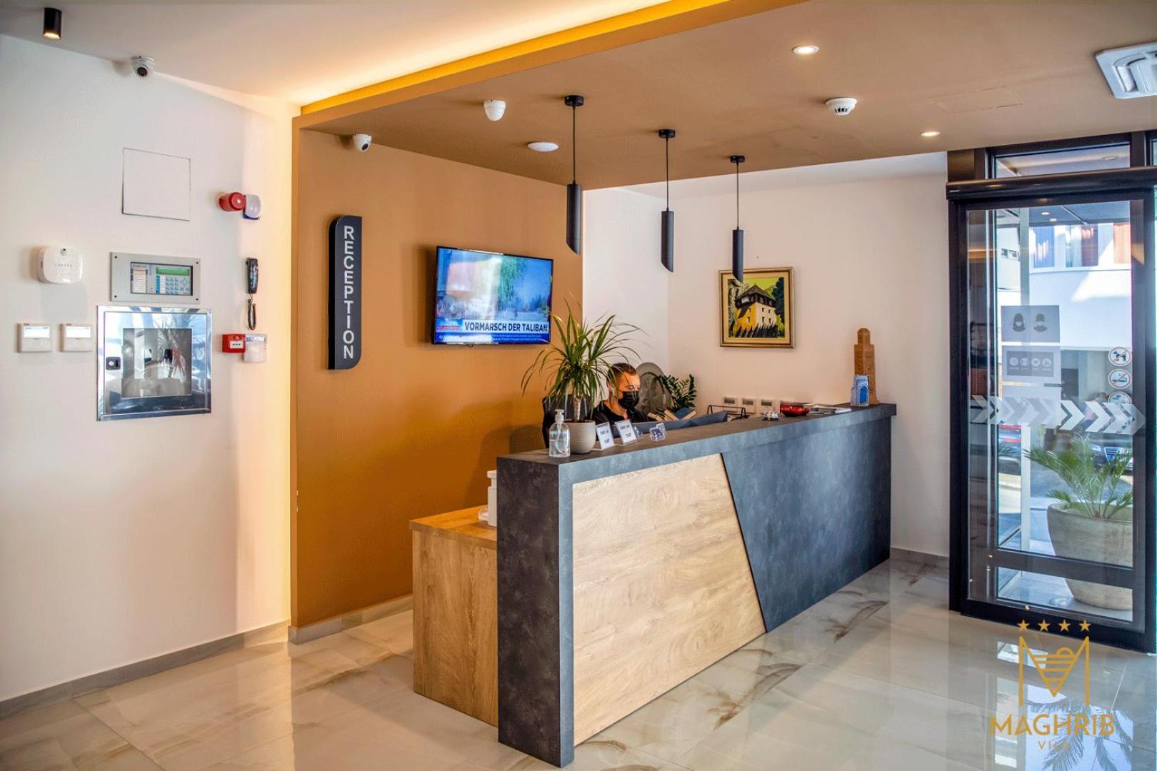 Maghrib Hotel Ulcinj Bagian luar foto