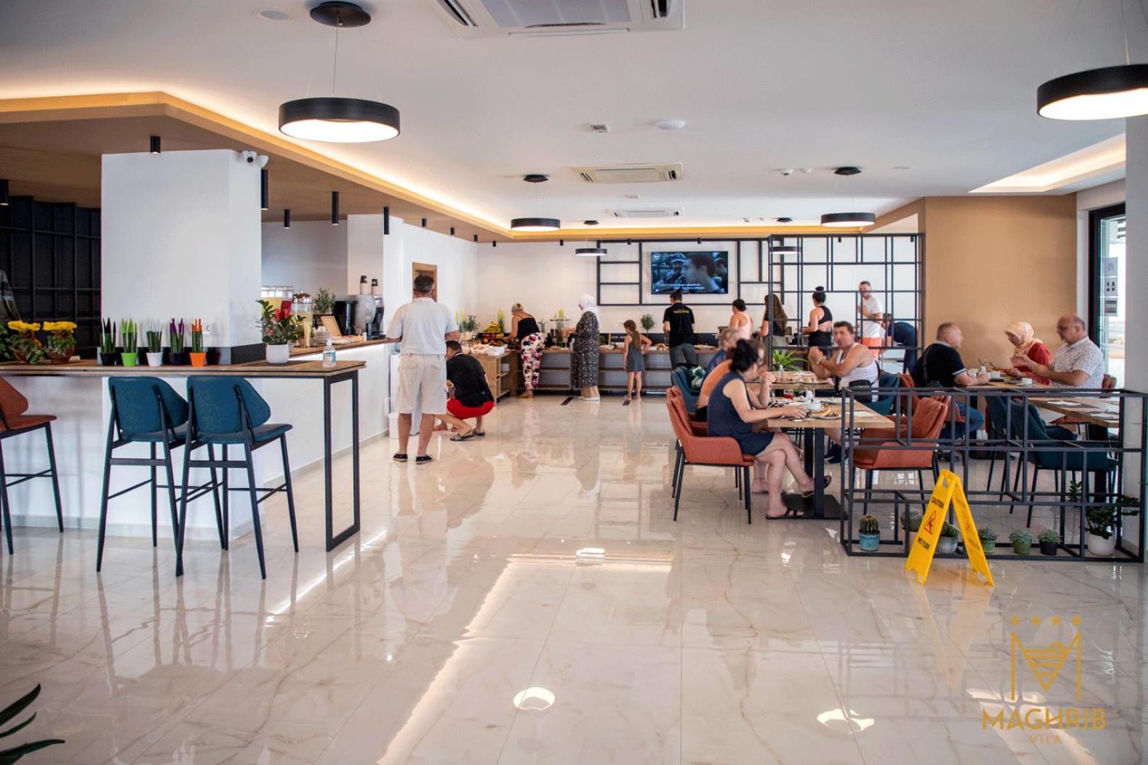Maghrib Hotel Ulcinj Bagian luar foto